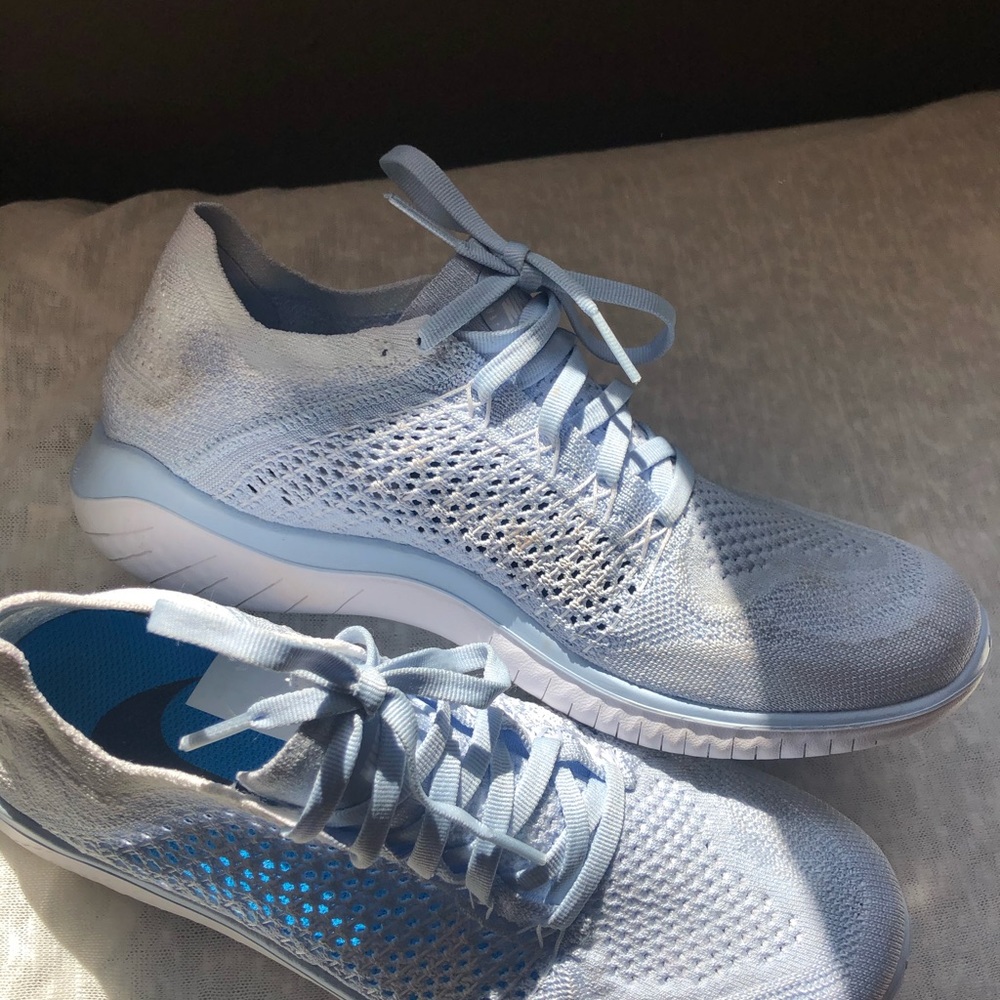 Nike RN free flyknit in powder blue
